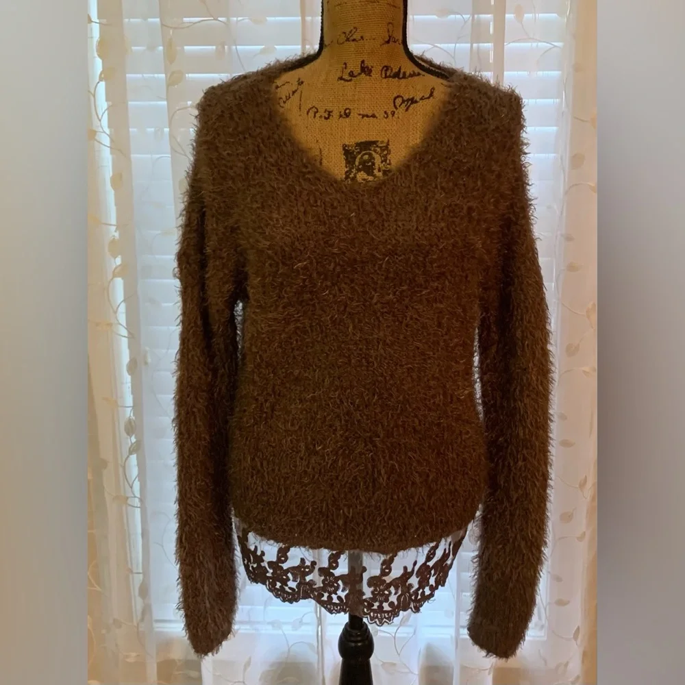 Olivia Sky Owl Taupe Eyelash Sweeter with Lace Bottom Trim Size L NWT - Picture 1 of 9